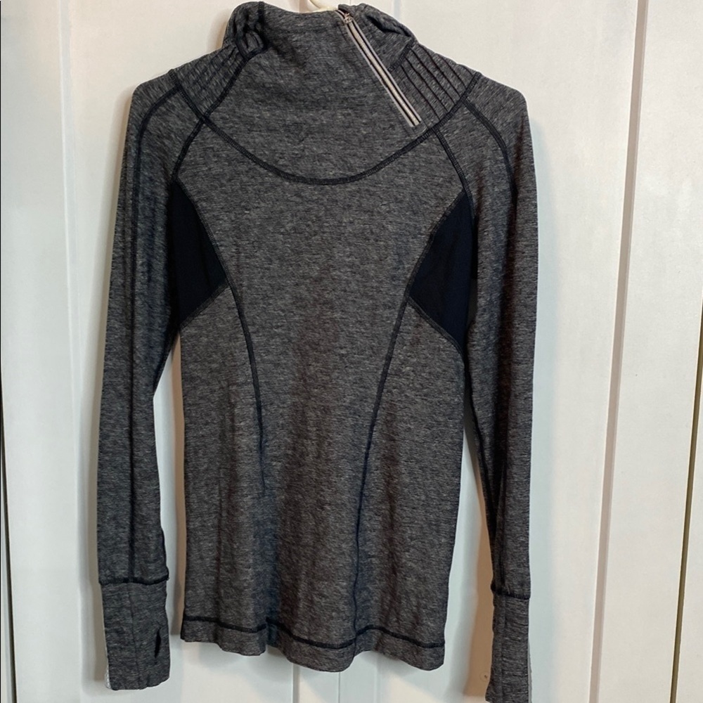 Lululemon - Gray Long Sleeve Pullover running top - 6 - ponytail and thumbholes
